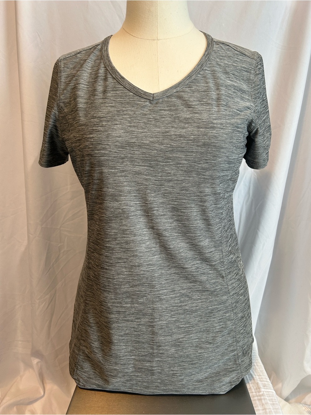 Duluth Trading ArmachilloClassic V-Neck Women’s Top in Gray